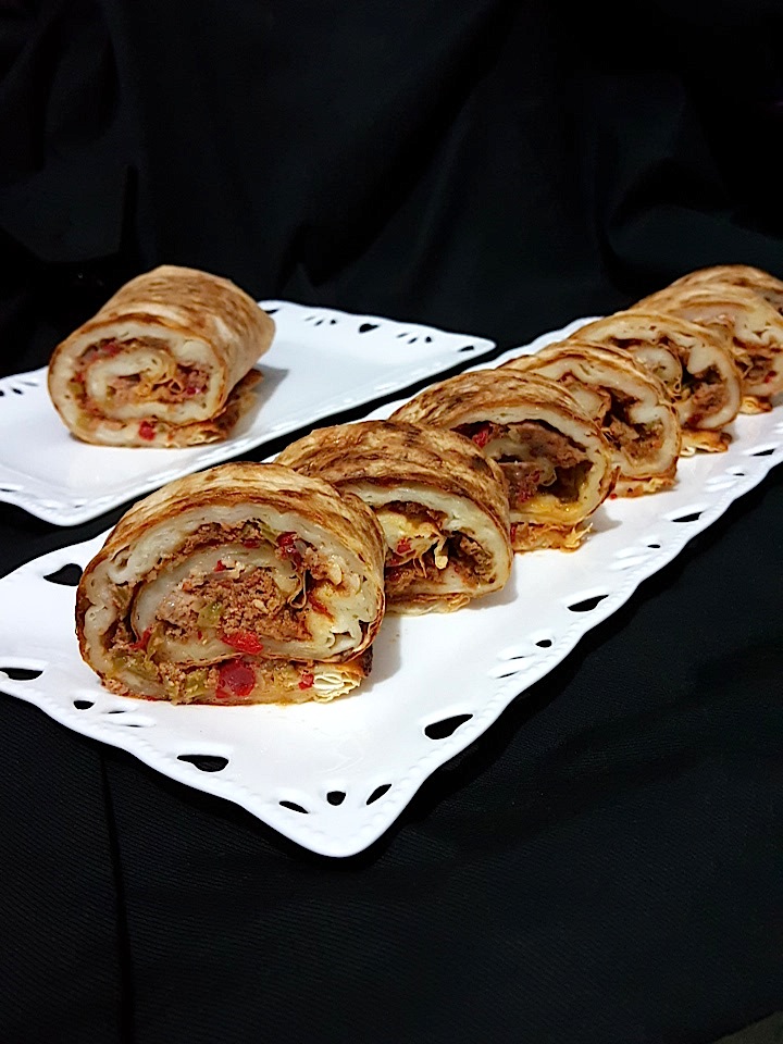 Emel�in Mutfağı Kıymalı Rulo Börek ( Lahmacun Böreği )