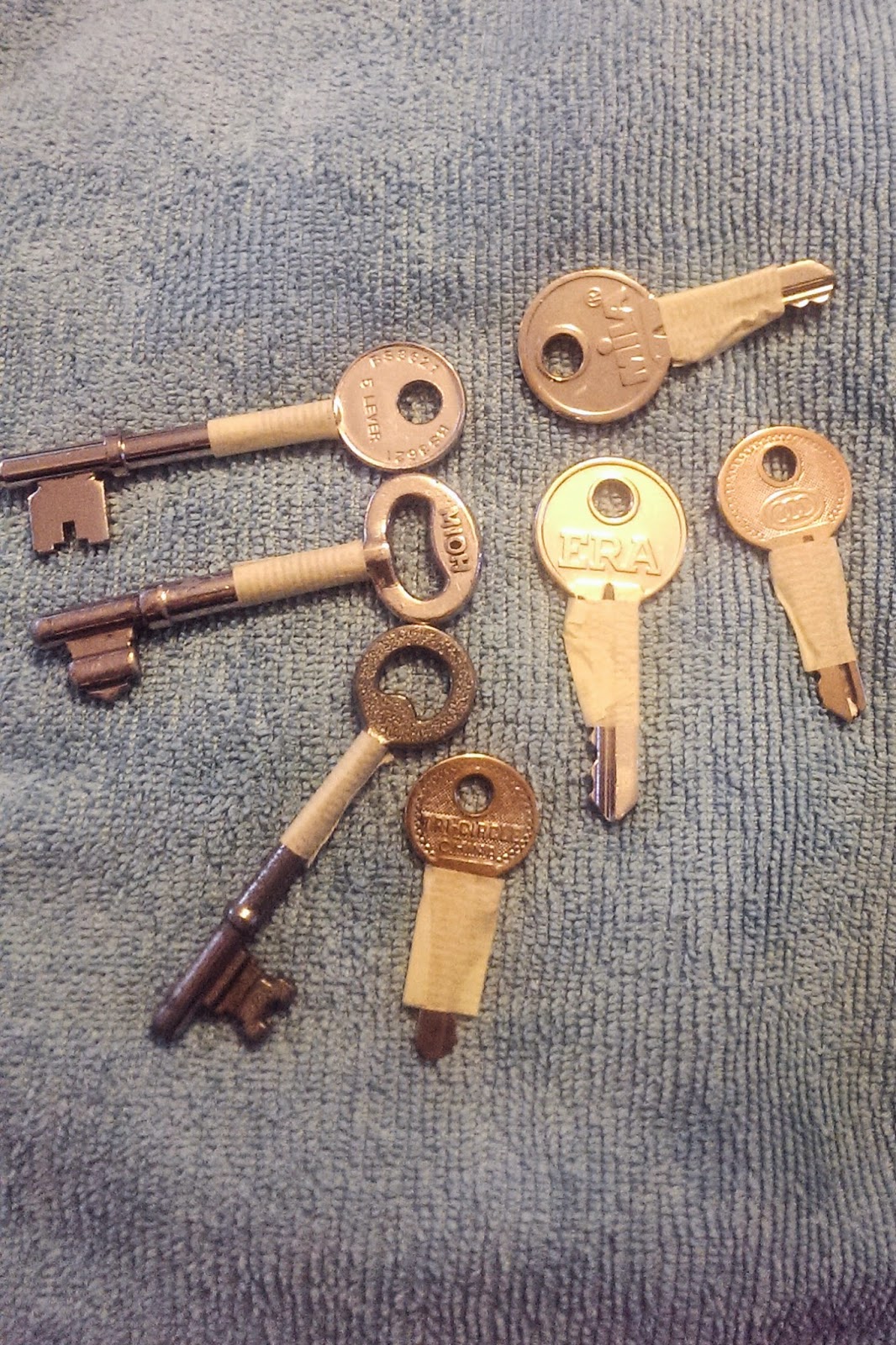 buttons and paint...: Tips, Tools and Techniques - Painted Keys