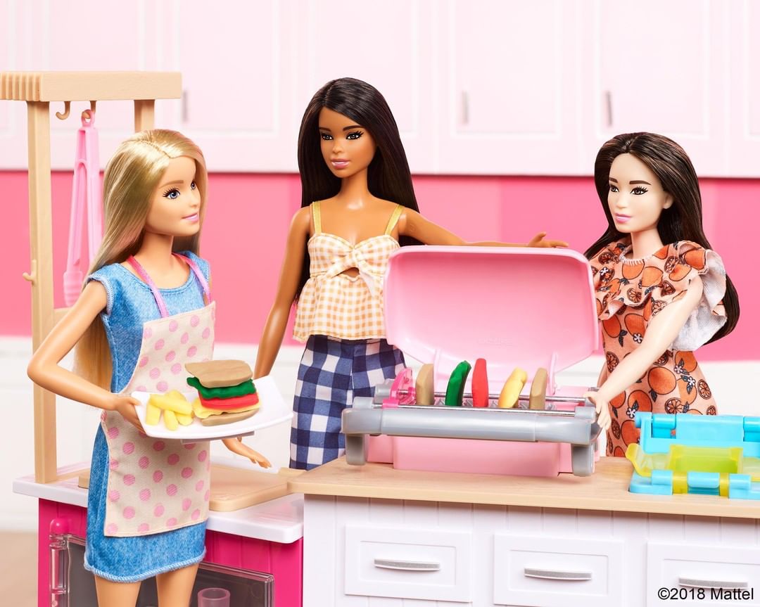 barbie con sus amigas