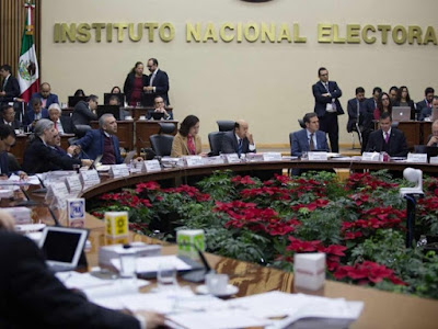 Que el INE regrese 30% de su salario; llamado de López Obrador