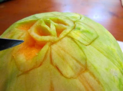 how to carve fruit into a flower