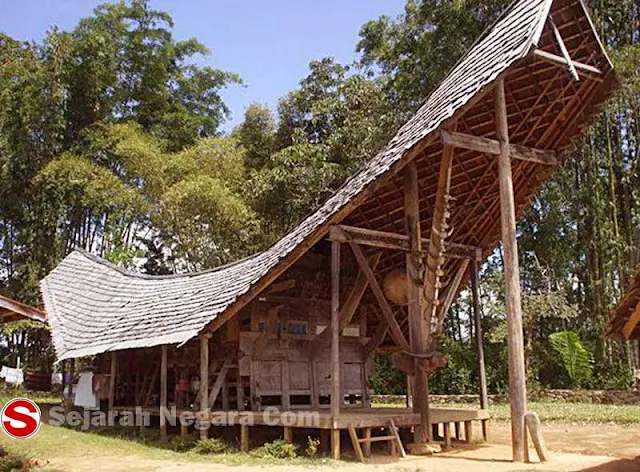 Foto Rumah adat Sulawesi Barat