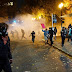 Un baleado en Portland, policías disparan gas lacrimógeno contra manifestantes que lanzaron bombas incendiarias