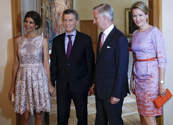 Queen Mathilde welcome President Mauricio Macri and Juliana Awada. Style, Fashions, wore dress, pumps, shoes