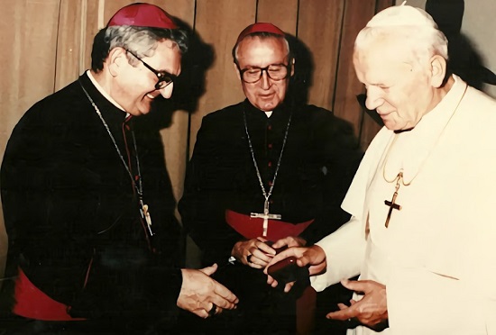 La manipulación partidista de la memoria del obispo Carrera en el 10º  aniversario de su fallecimiento