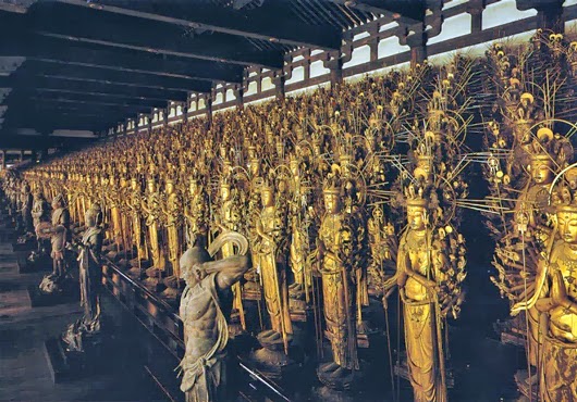 Thousand Armed Kannon(Avalokiteshwara) and the 28 gods in the front row: Sanjyusangen-do　