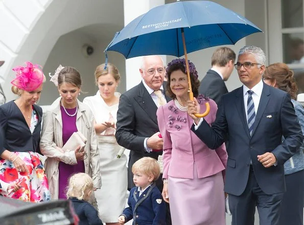 Queen Silvia of Sweden attended a wedding ceremony that held at the Alten Rathaus (Old Town Hall of Bonn) in Bonn, Germany