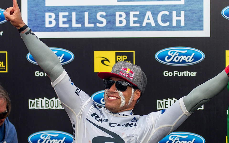 Adriano de Souza celebrando el título en Bells