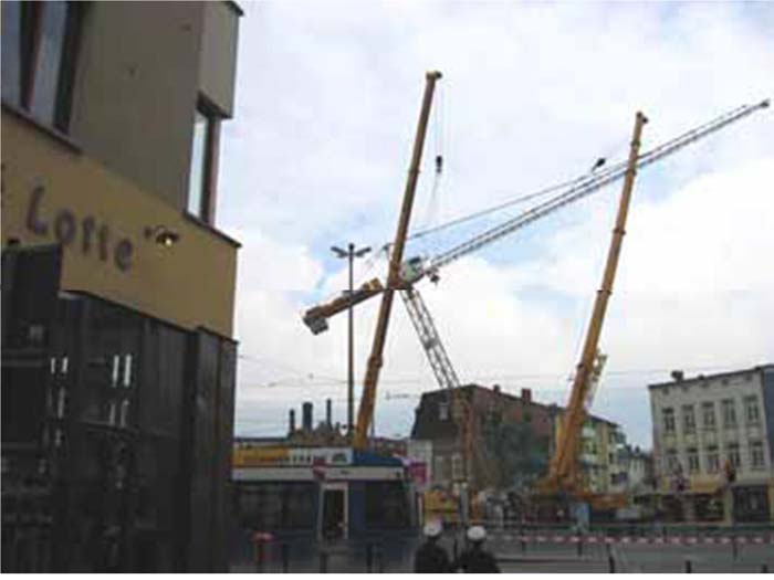 blog of truemax How Are Cranes Removed From Sky Scrapers?