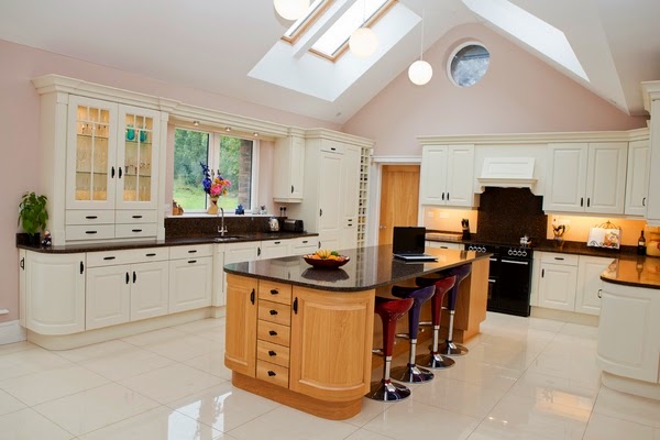 Kitchen with furniture in two colors