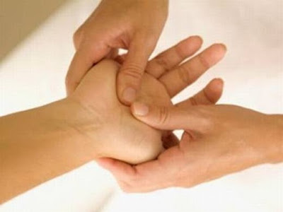 Massage bàn tay có tác dụng gì?