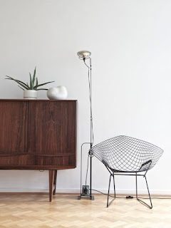 design, armchair, chair, stool, metal armchair, metal furniture, wire furniture, modern furniture, youth furniture, office furniture, living room, lounge, dining room, bar, terrace, hotel, seating, outdoor furniture, interior furniture, designer furniture, timeless furniture