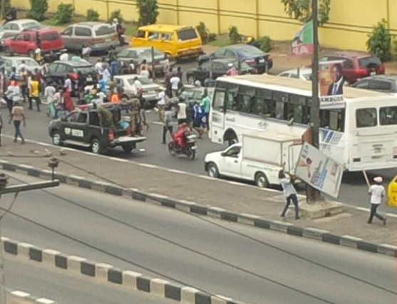 00 Photos: Thugs destroy APC political banners on Ikorodu Rd, Lagos
