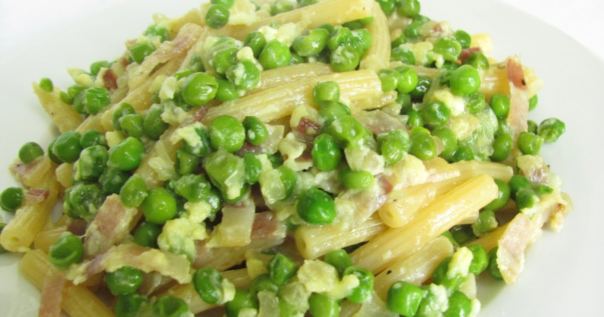 Sfizi e pasticci Pasta con piselli, pancetta e uova