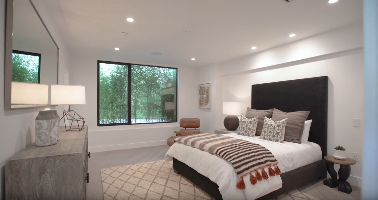 41 Photos vs. Modern Architectural Marvel in Beverly Hills, California | Sotheby's International Realty - Luxury Home & Interior Design Tour 41 Photos vs. Modern Architectural Marvel in Beverly Hills, California | Sotheby's International Realty - Luxury Home & Interior Design Tour