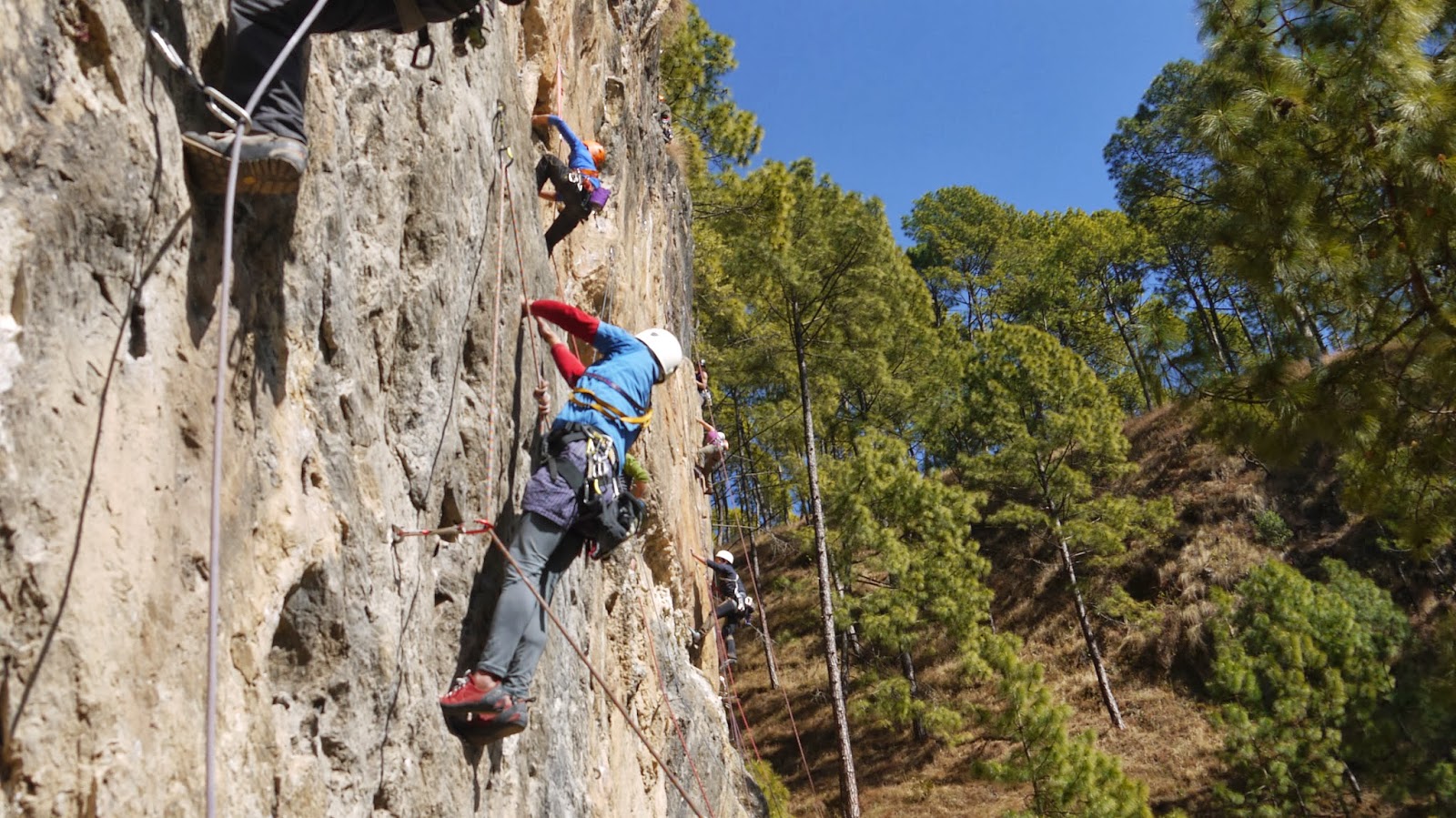 Mk737 2 Climbing