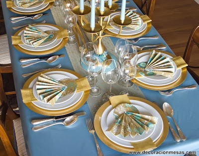 decoracion mesa Navidad dorado y azul con papel