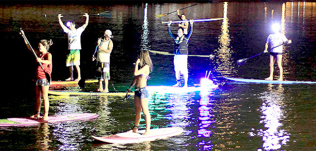 Passeio de stand up paddle em Itanhaém: encontros, cursos, campeonatos.