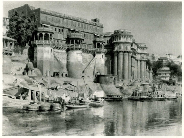 Ghats+(Bathing+Places)+and+Palaces+on+the+Ganges,+Varanasi+(Benares)+-+India+1928