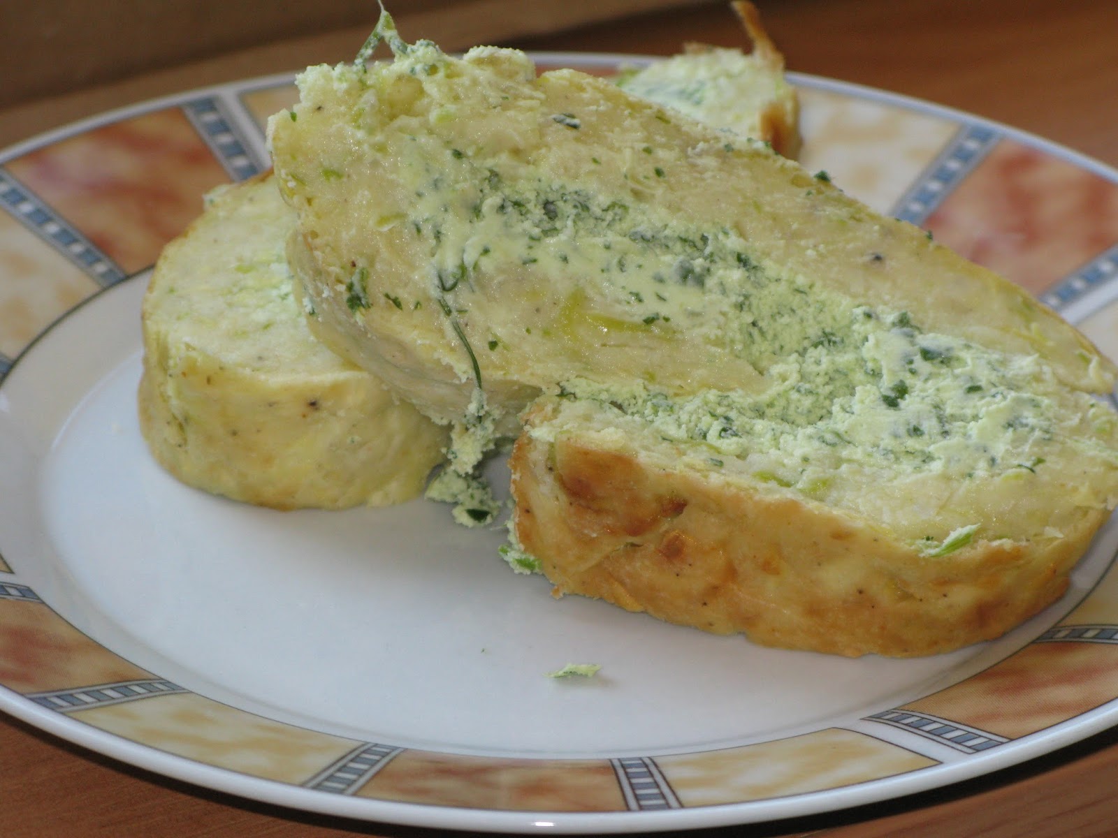 Кабачковый рулет с творожным сыром