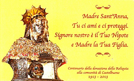 Η πλαστικοποιημένη κάρτα - φυλαχτό με το βαμβάκι που σκουπίστηκε η αγία κάρα της Αγίας Άννας του Castelbuono.
