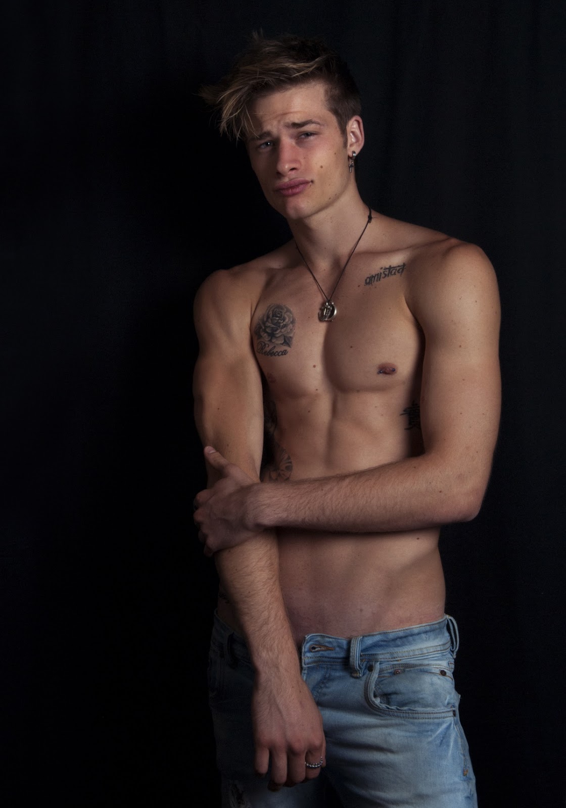 александро карузо 78. Lorenzo bagnati рост. лоренцо цурцоло фильмы. лоренцо багнати пианист. Lorenzo zurzolo girlfriend.