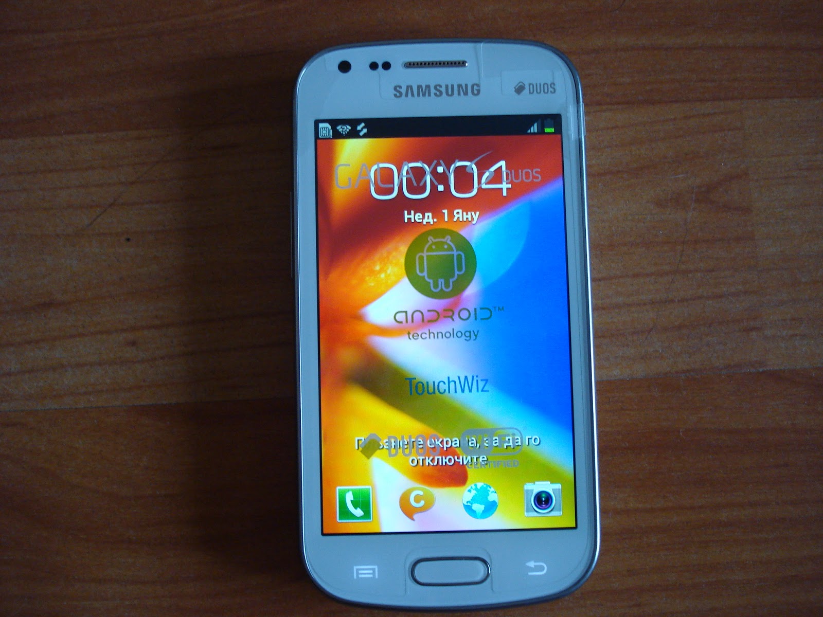 Samsung Galaxy S Duos S7562 Dual-SIM Android smartphone