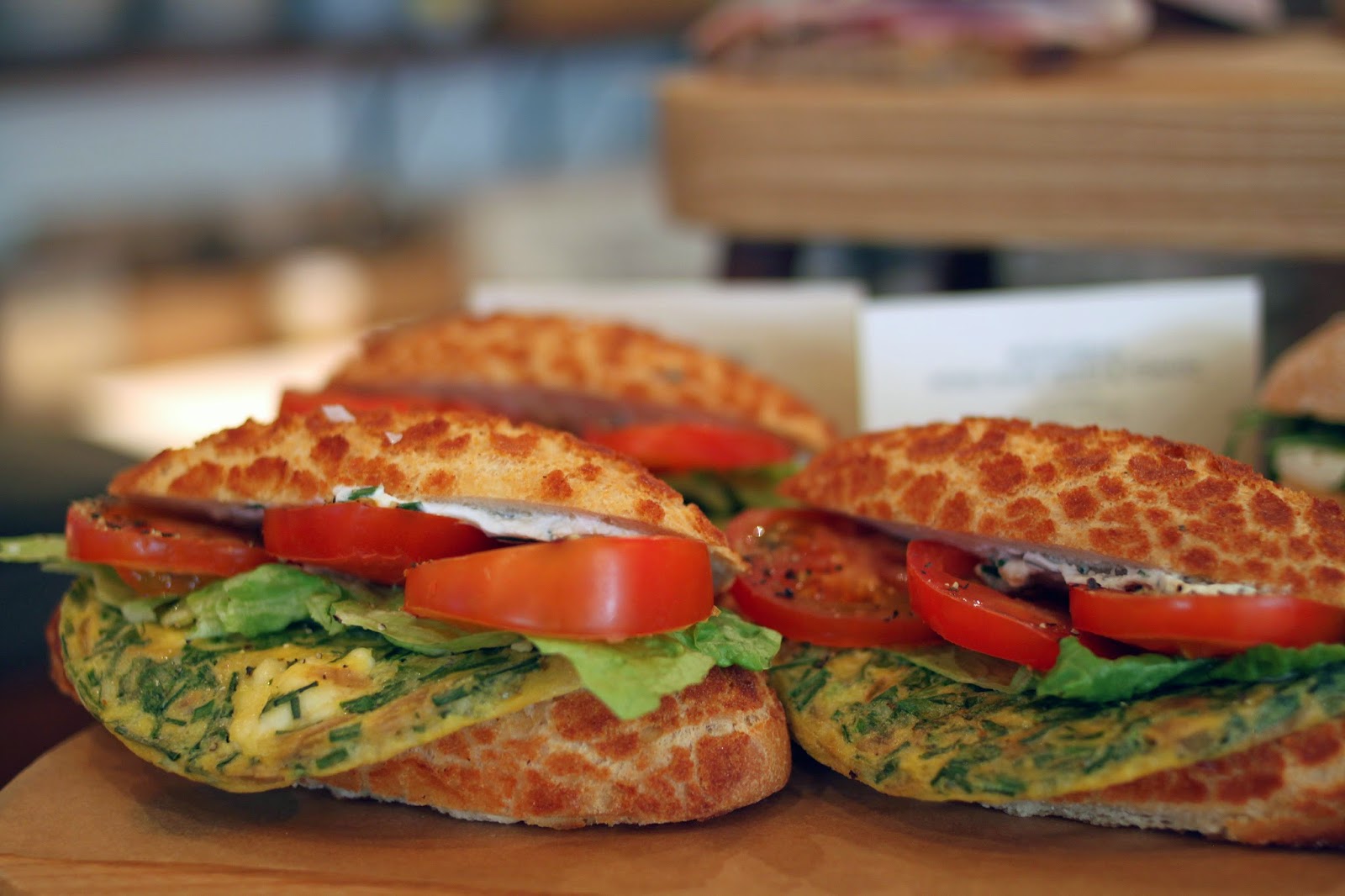 Pistachio Gail's Bakery i idealne brownie z pekanami.