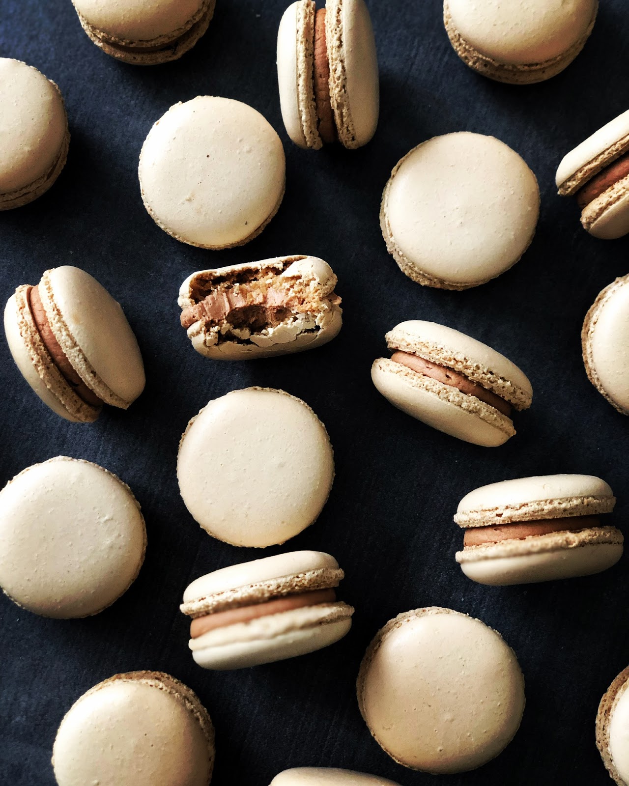 Macarons Caramélia et Fleur de sel EnK de gourmandises