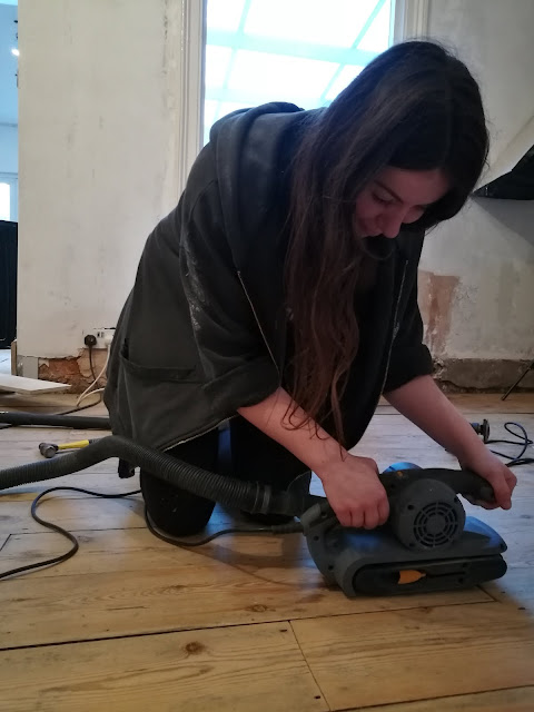 DIY sanding floorboards