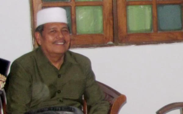 Prof. Dr. KH. Abdul Ghofur - Pengasuh Pondok Pesantren Sunan Drajat Paciran Lamongan