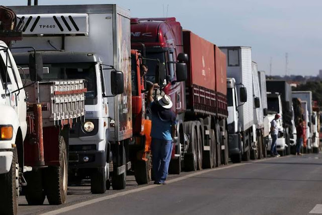 Preço do diesel irrita caminhoneiros, e risco de nova greve aumenta