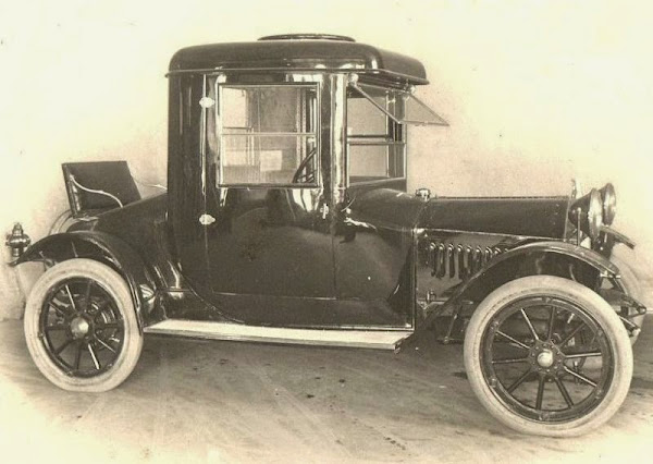 1913 Hupmobile