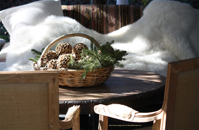 l&l at home - outdoor dining and lounge  -  December - image by lb for linenandlavender.net - http://www.linenandlavender.net/2013/12/what-were-up-to-this-holiday-season.html