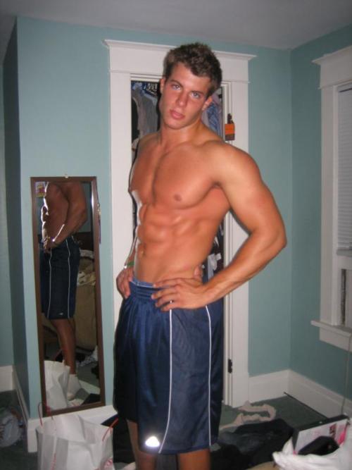 Muscle Jocks Dorm Hottie