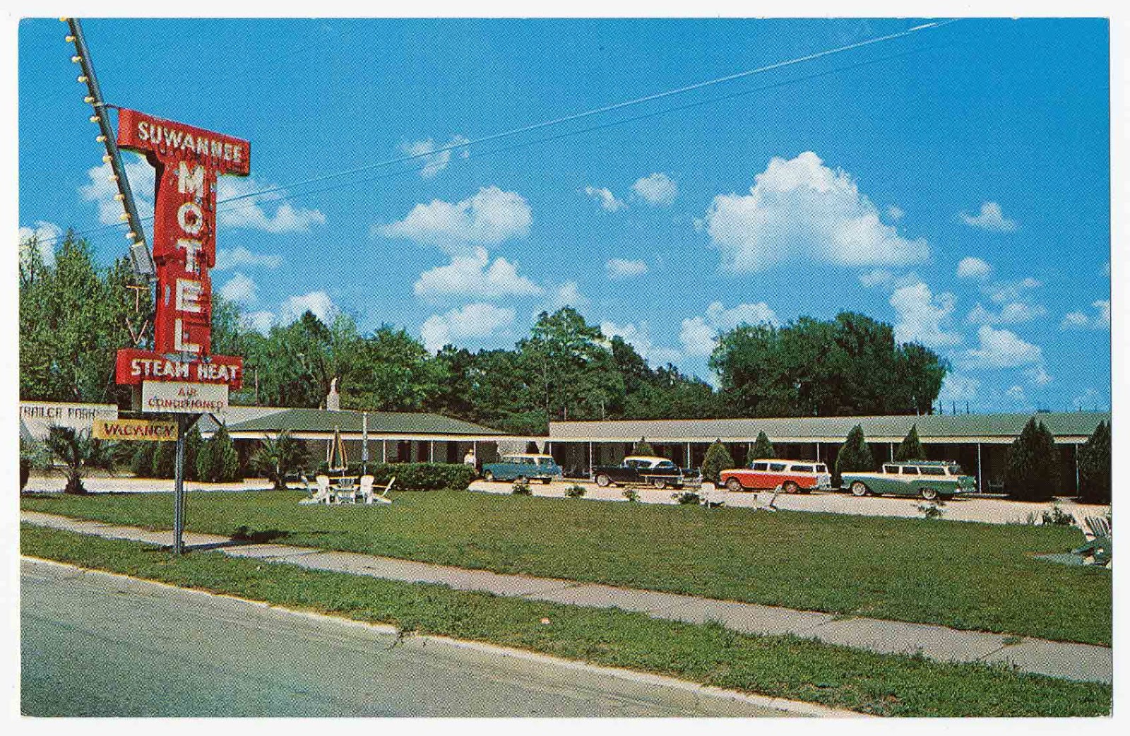 Roadside America Great Old Cars Suwanne Motel and Restaurant, Jasper