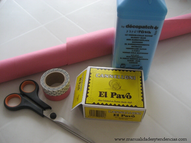 Materiales caja de regalo reciclada / Supplies recycled gift box / Matériels boîte à cadeau