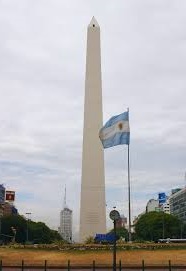 El obelisco mide 67,5 metros.