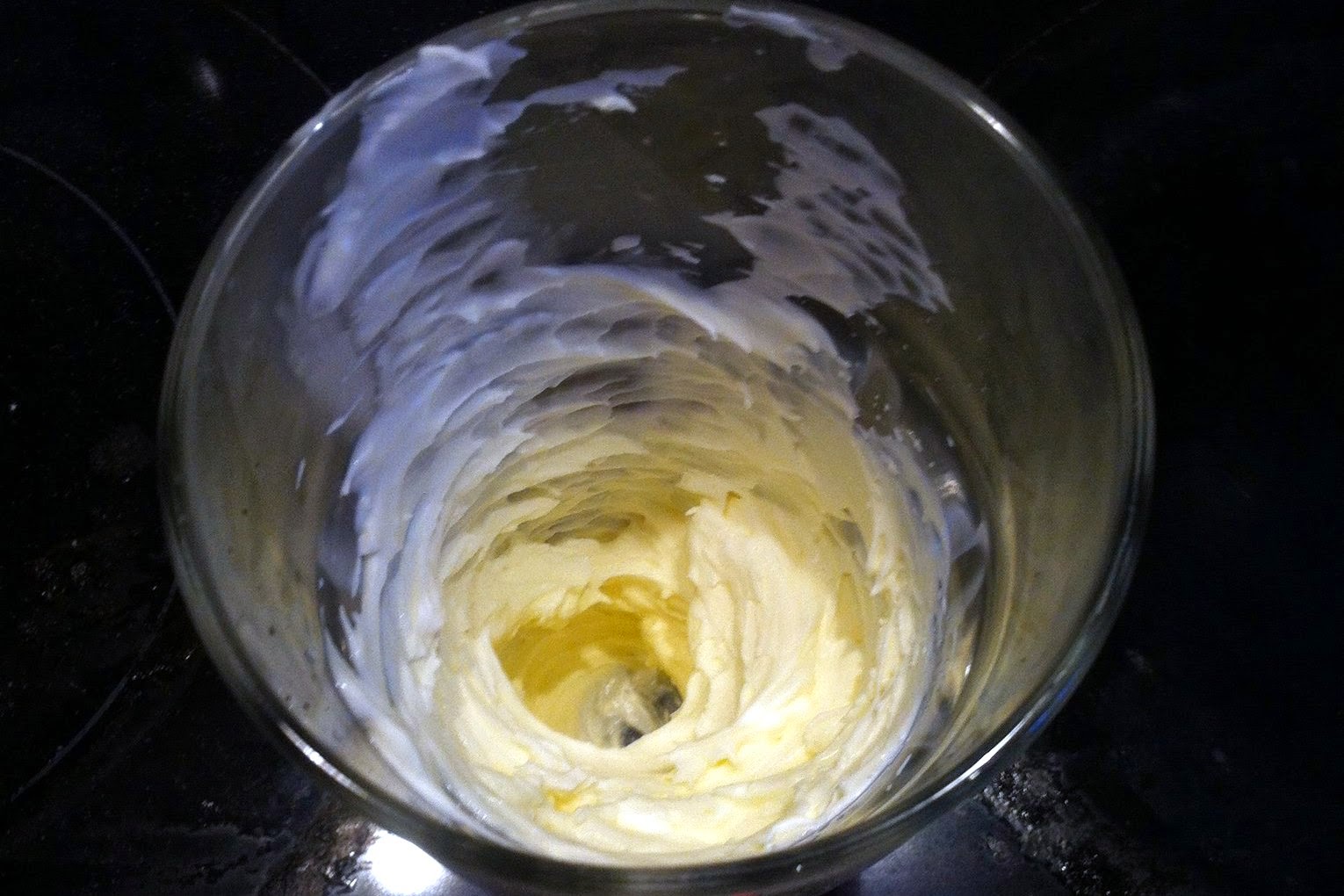 Торт заварной крем крахмал масло. Крем на основе крахмала для торта. Сахарно-крахмальная заварная мастика. Завариваем крахмал с сиропом заварная мастика. Загустение.