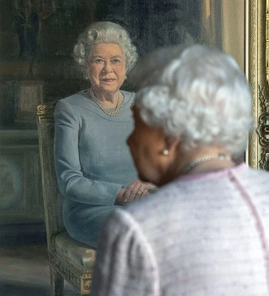 The Queen is wearing a brooch presented to her by the RAF Regiment. Queen Elizabeth II viewed a new portrait at Windsor Castle
