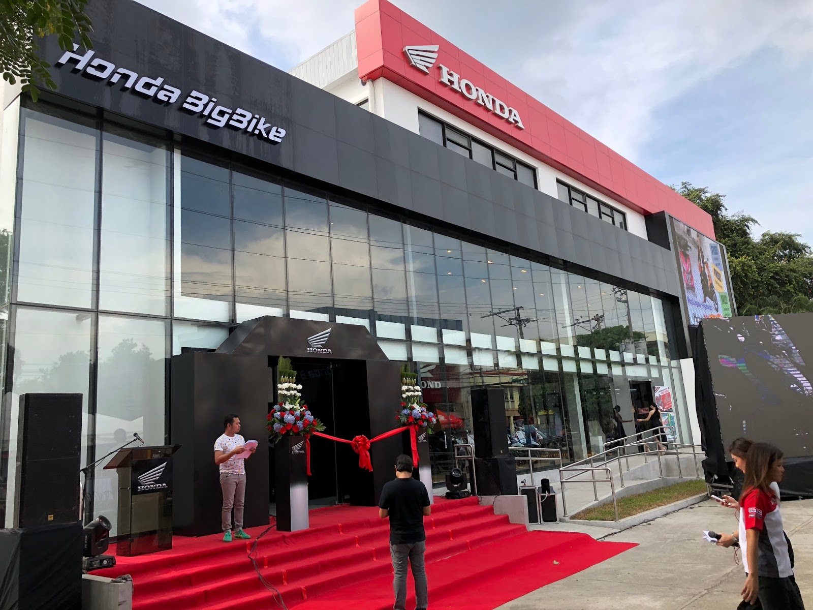 Honda Big Bike Showroom Ignites Excitement to the Motorcycle Honda Big Bike Showroom Ignites Excitement to the Motorcycle