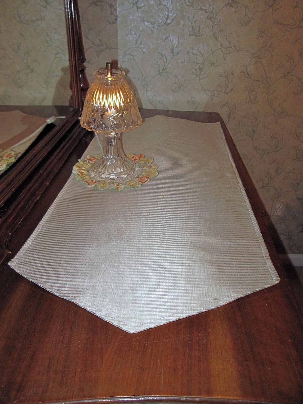Createology: Sewing Table Toppers...