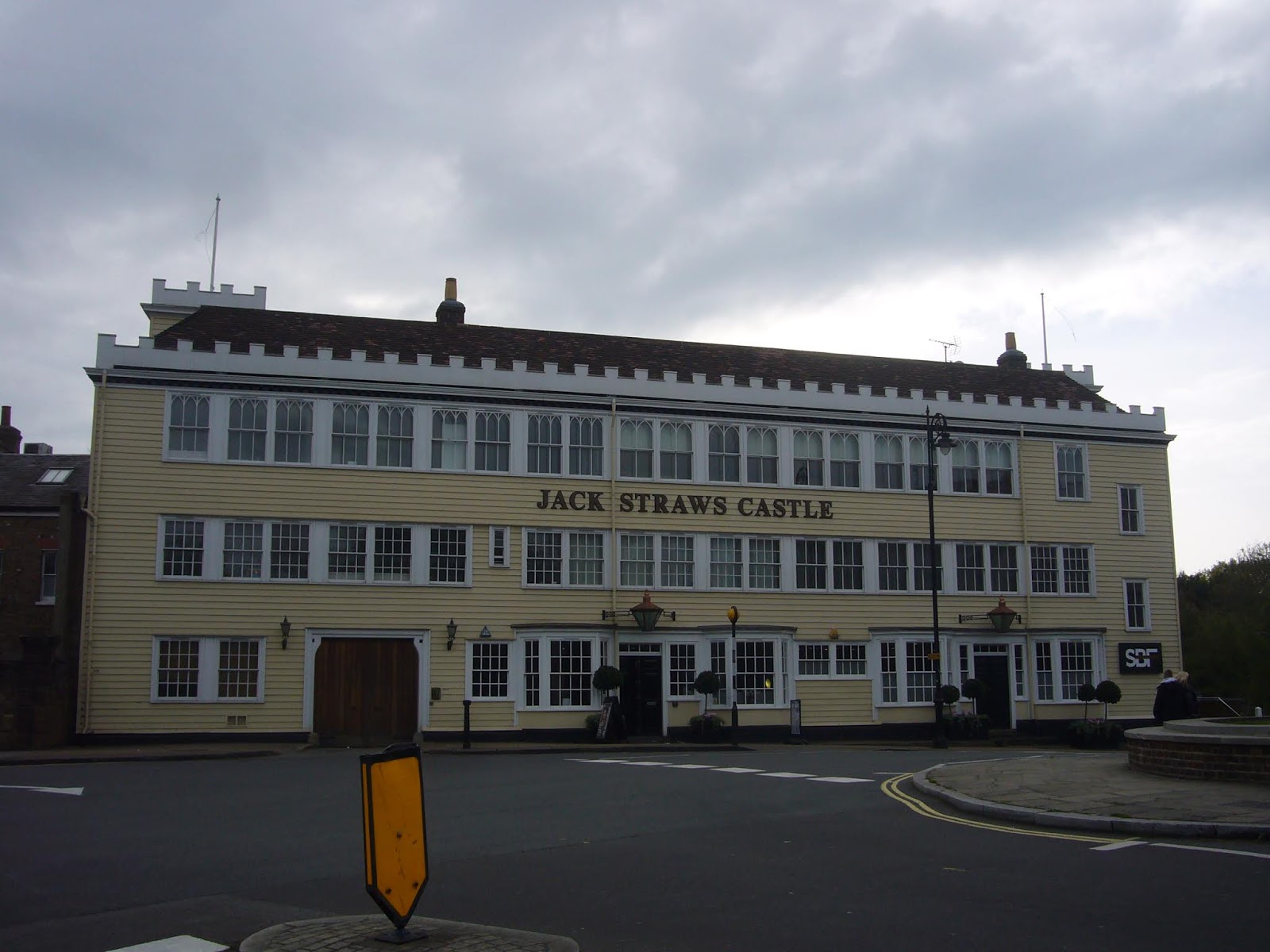 Holmes and Poirot in London ロンドン ジャック・ストローの砦（Jack Straw’s Castle）