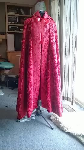 Confessions of a Seamstress: Red's Cloak - Ruffle Variation