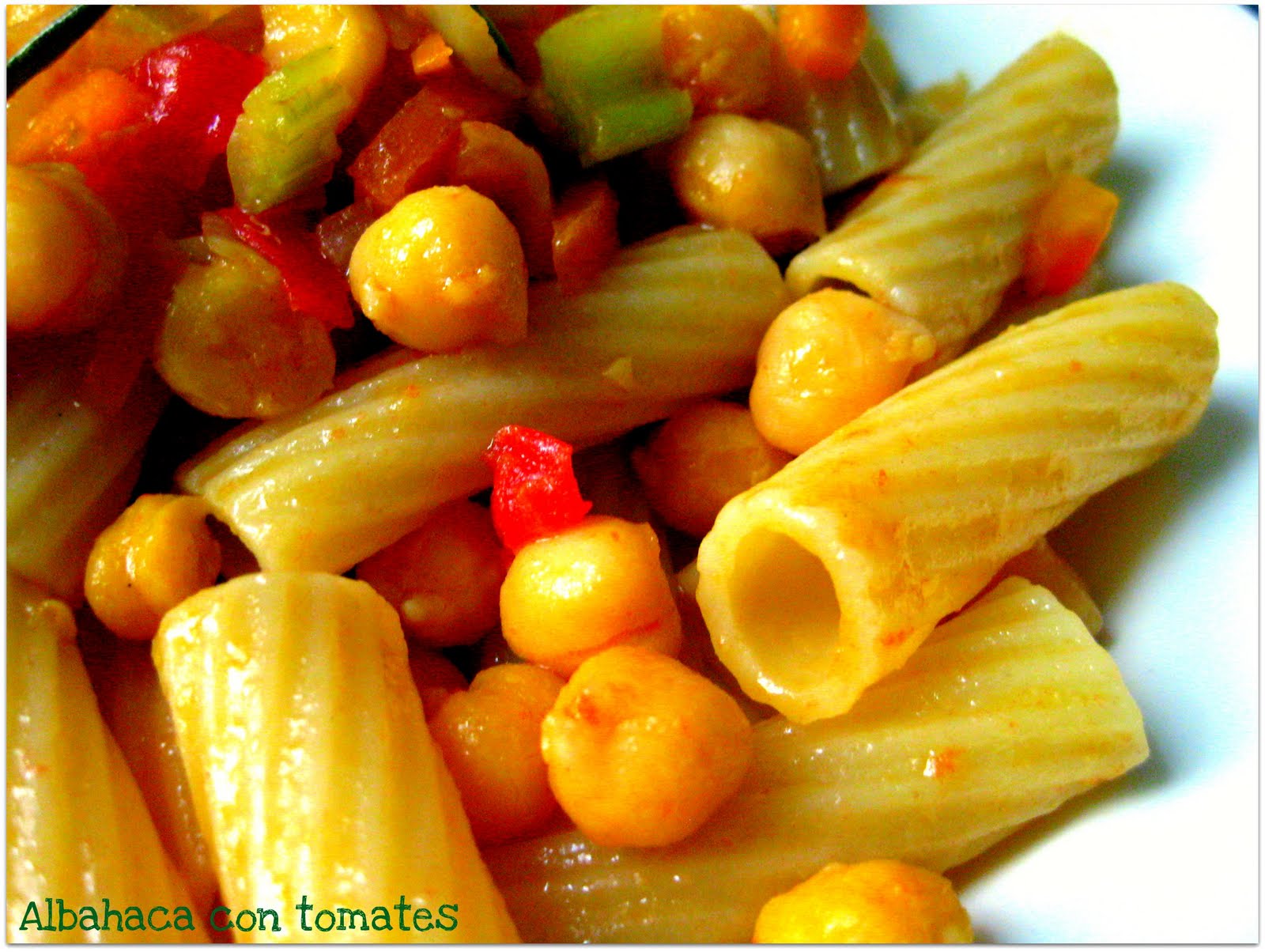 Albahaca con tomates Pasta & garbanzos