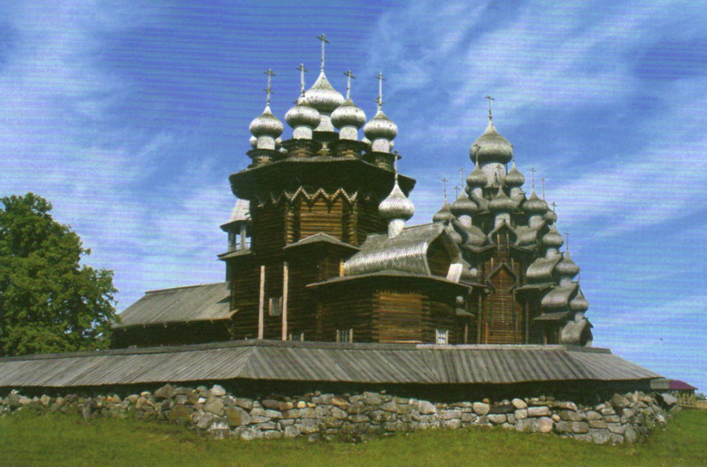 Ында кижи тыва. Церковь покрова пресвятой богородицы на острове кижи. Что такое кижи две многоглавые церкви. Кижи спасо-преображенская церковь. Архитектура карелии презентация.