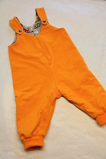 Babyhose zum wenden: Schnittmuster Retro-Spielhose