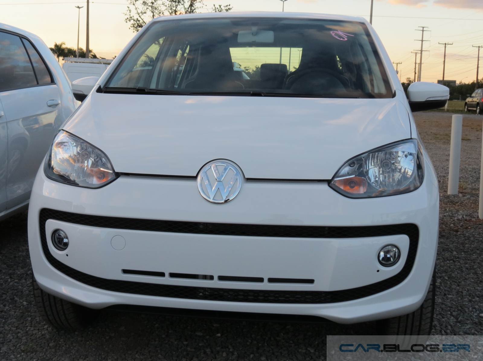 Volkswagen up! High-up! Automático - Branco - I-Motion