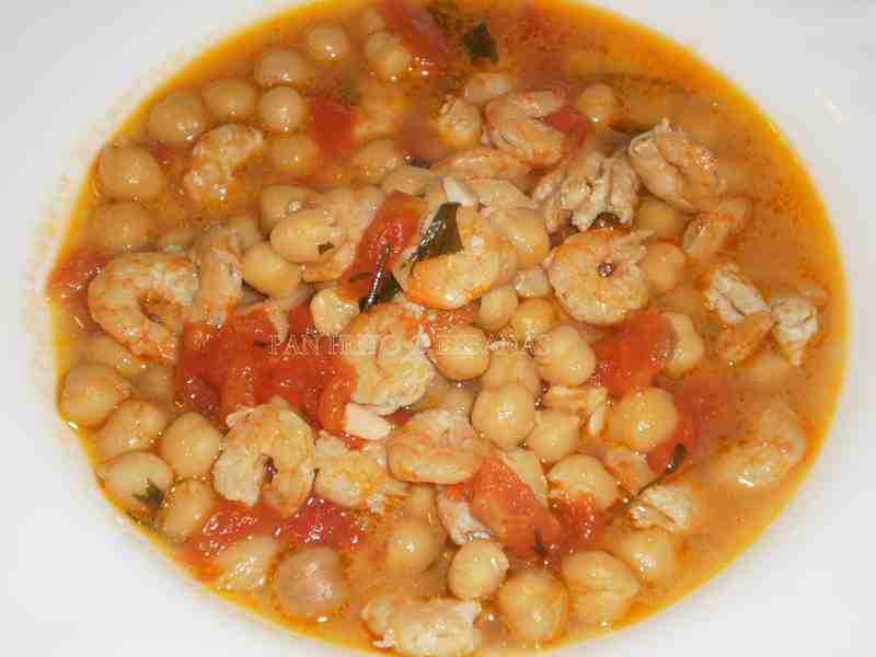 PAN FRITO O REBANÁS GARBANZOS CON GAMBAS