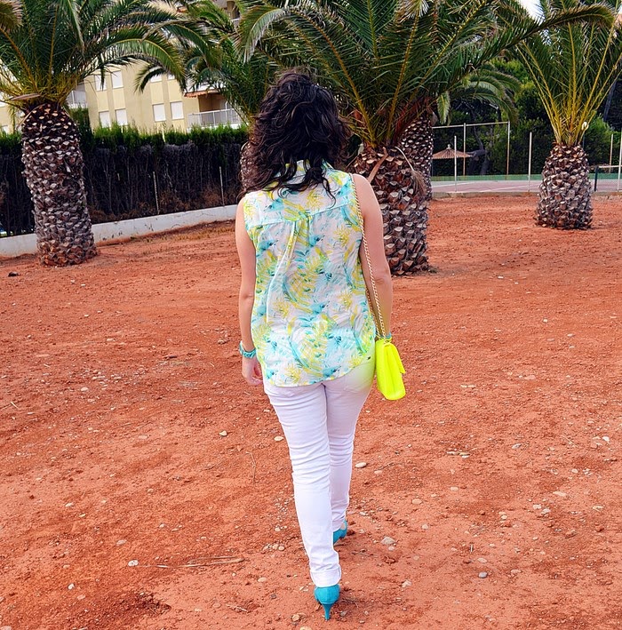 bolso flúor, tropical, 10 pavos, Castellón, fashion blogger, blog de moda,fashionista, blogger, ripped jeans